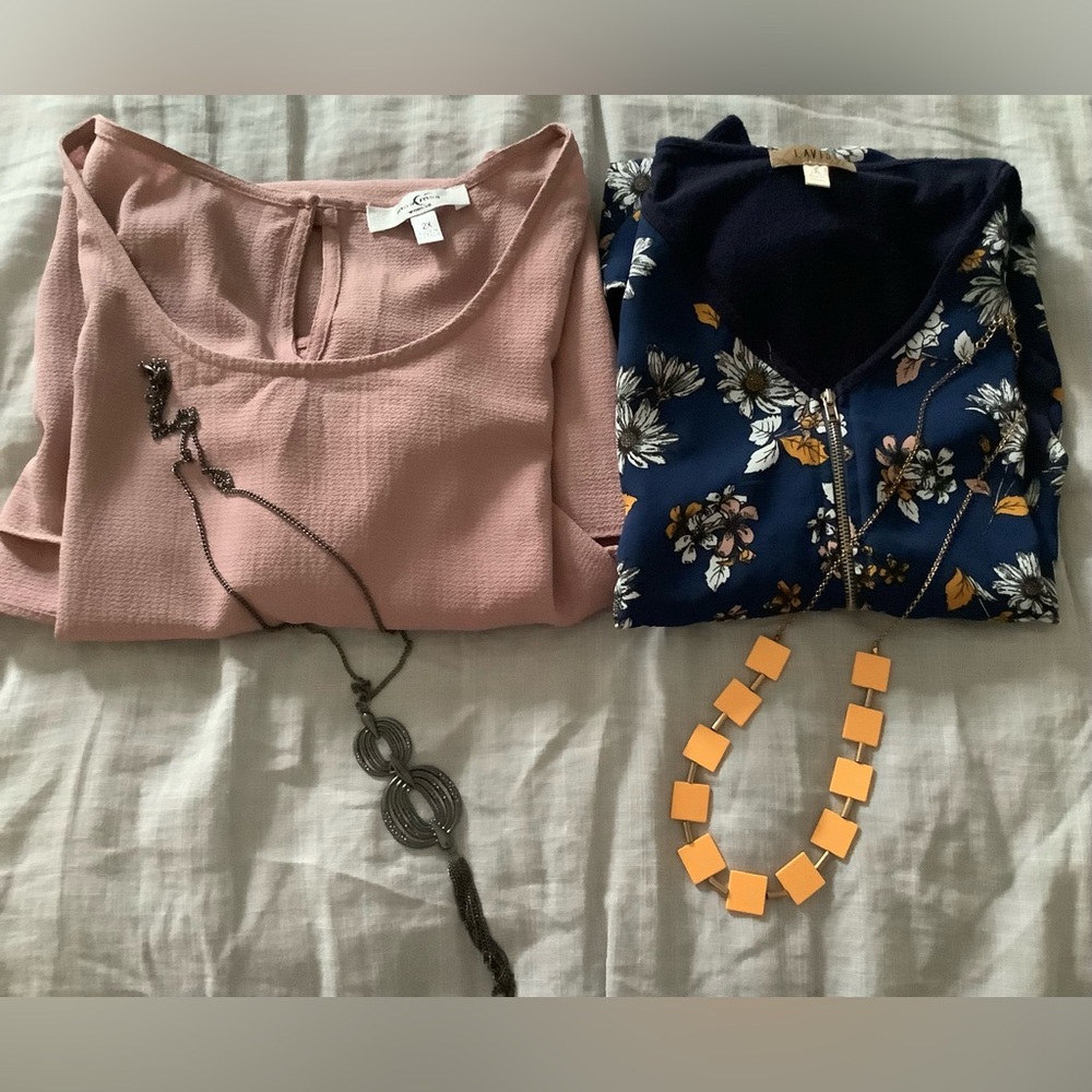 Set of 2 Ladies Size 2X Blouses and 2 necklaces to match.